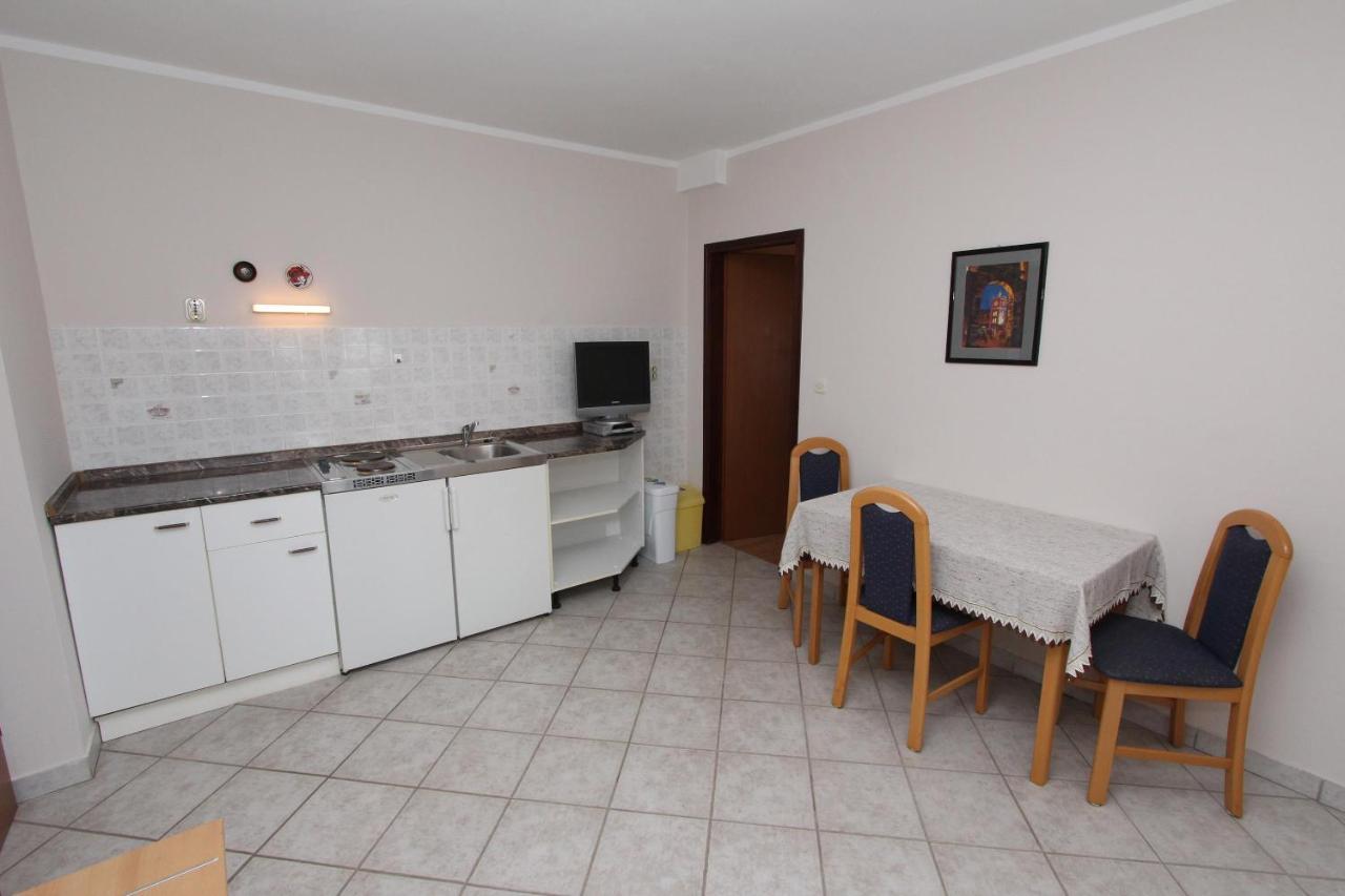 Rooms And Apartments Dino Rovinj Exterior photo