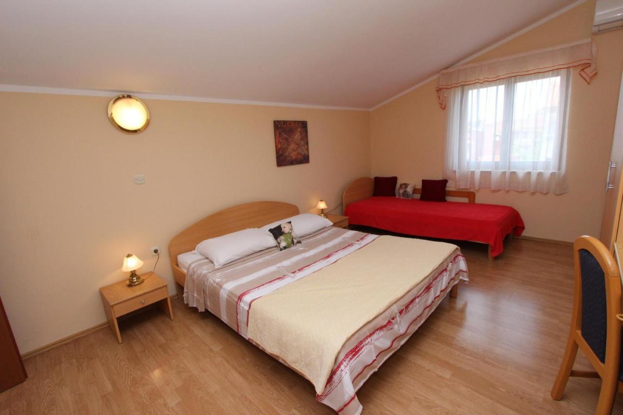 Rooms And Apartments Dino Rovinj Exterior photo